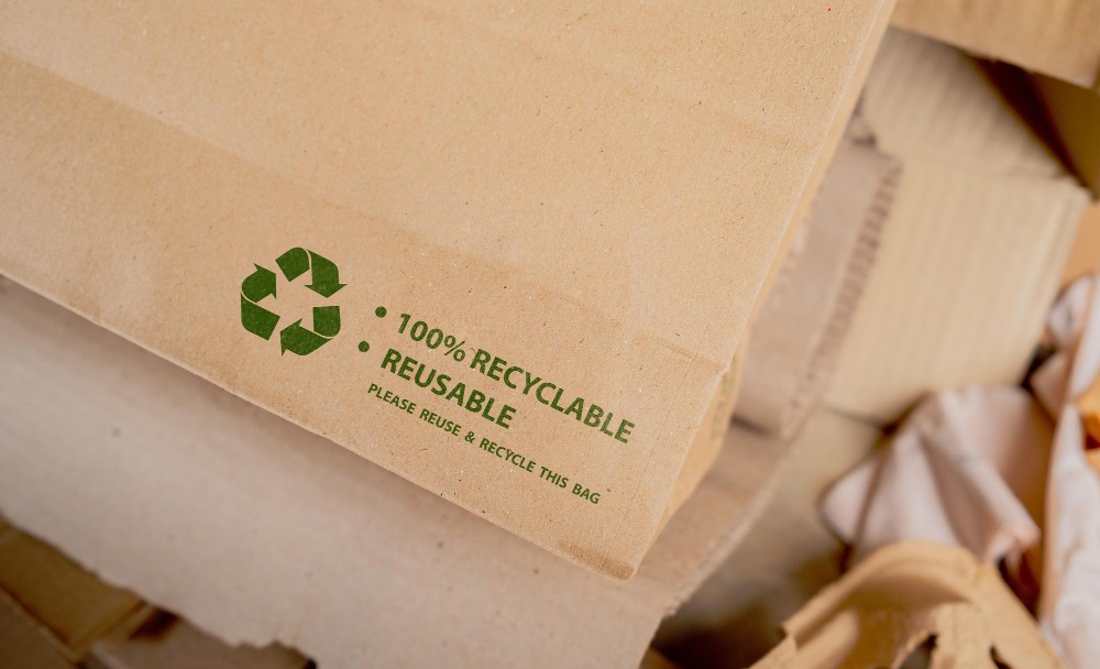 bolsa papel marron que es 100 reciclable reutilizable simbolo reciclaje verde ecologico concepto salvar mundo